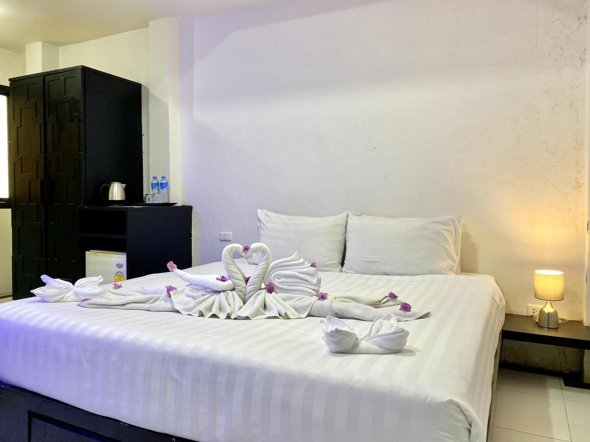 Beachwalk Patong Exterior photo