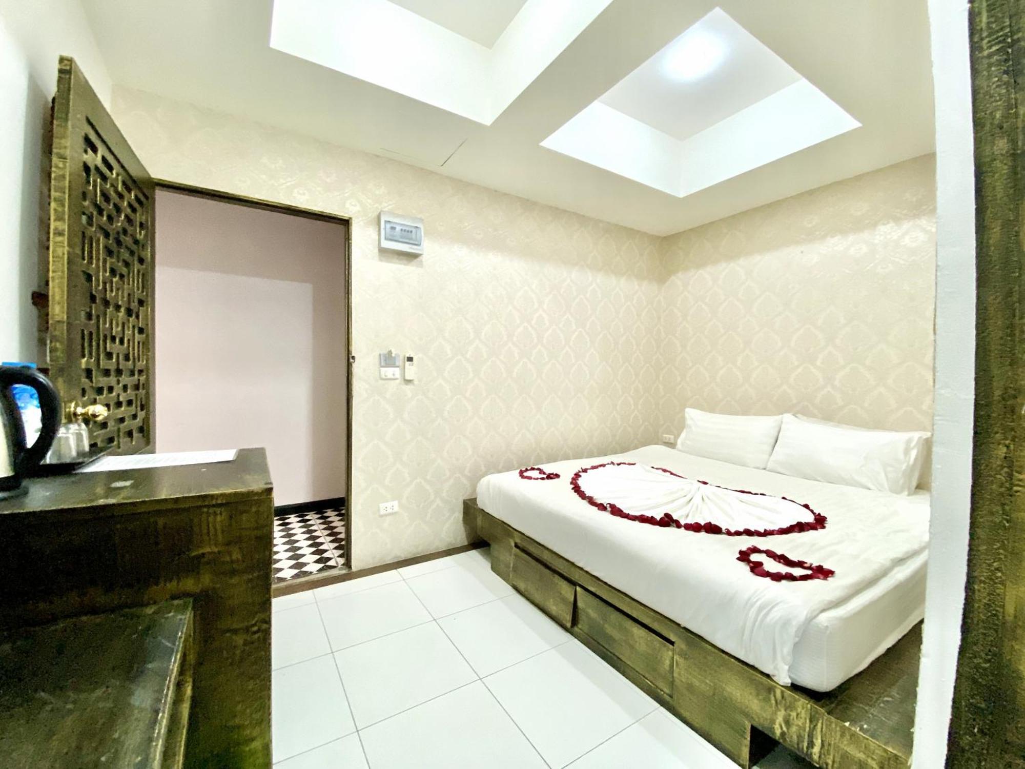 Beachwalk Patong Exterior photo