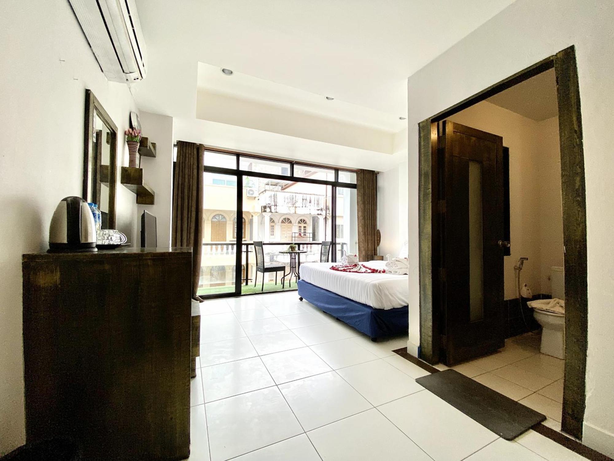 Beachwalk Patong Exterior photo